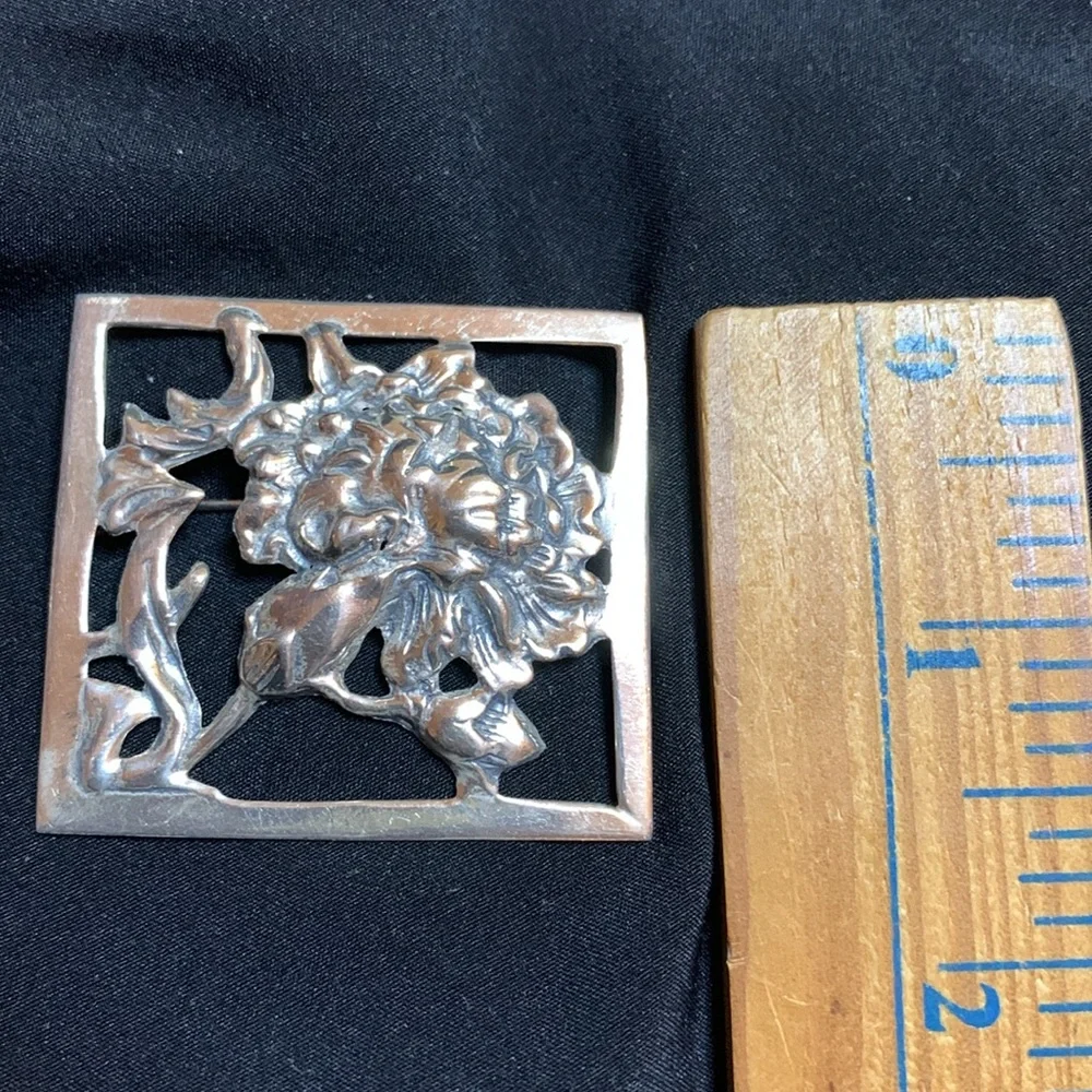 Sterling Chrysanthemum Pin - Picture 3 of 3